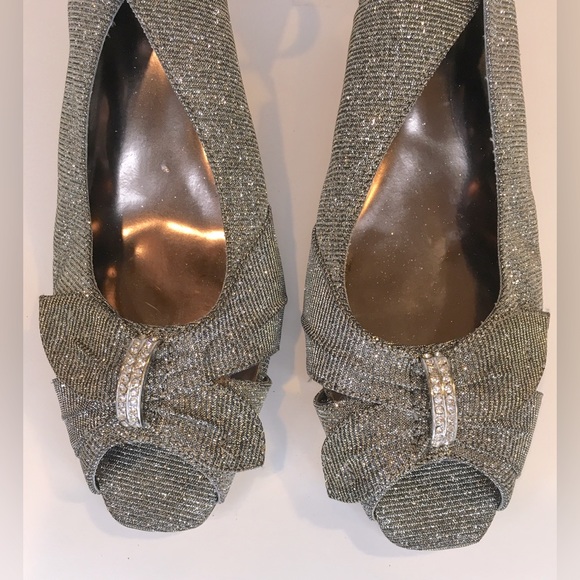 J RENEE Womens Slingback High Heels Sparkle Bows Rhinestones - Picture 6 of 16